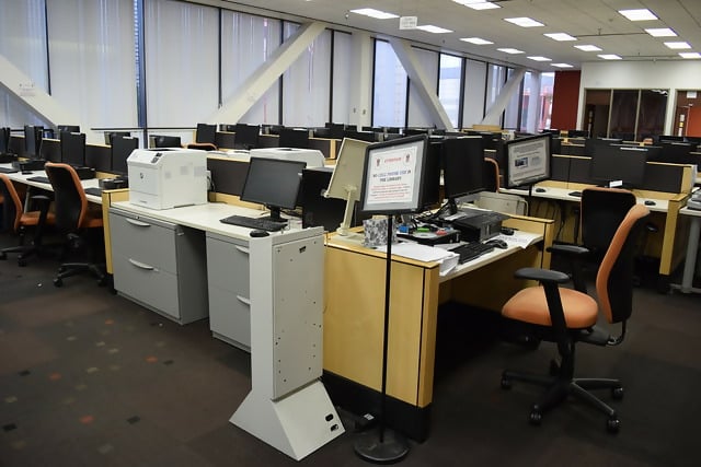 An office with a desk and chair in a roomDescription automatically generated